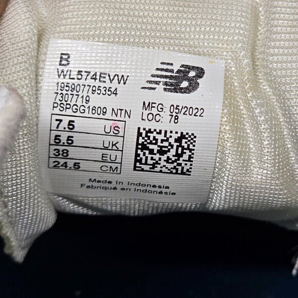 Size 7.5 - New Balance 574 Core Classic Shoes Sneakers WL574EVW - Picture 6 of 9